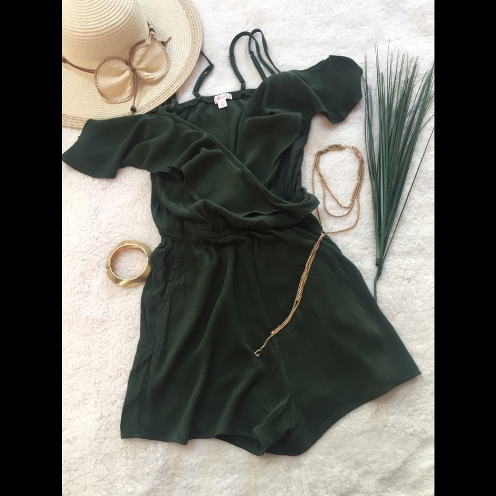 🌻 GORGEOUS dark green ROMPER 🌻